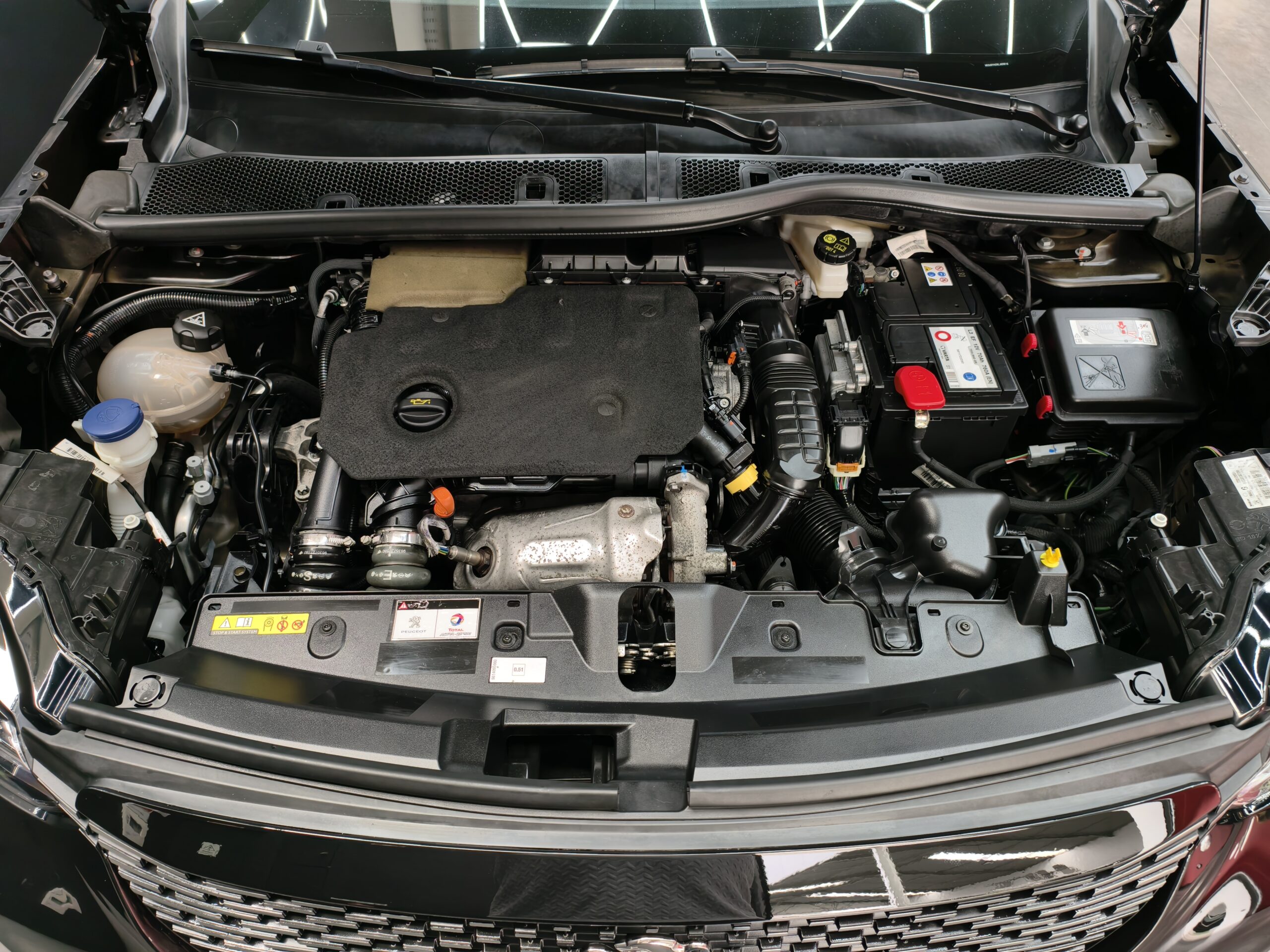 Peugeot 2008 1.5 BlueHDi Allure Pack EAT8 - Image 11