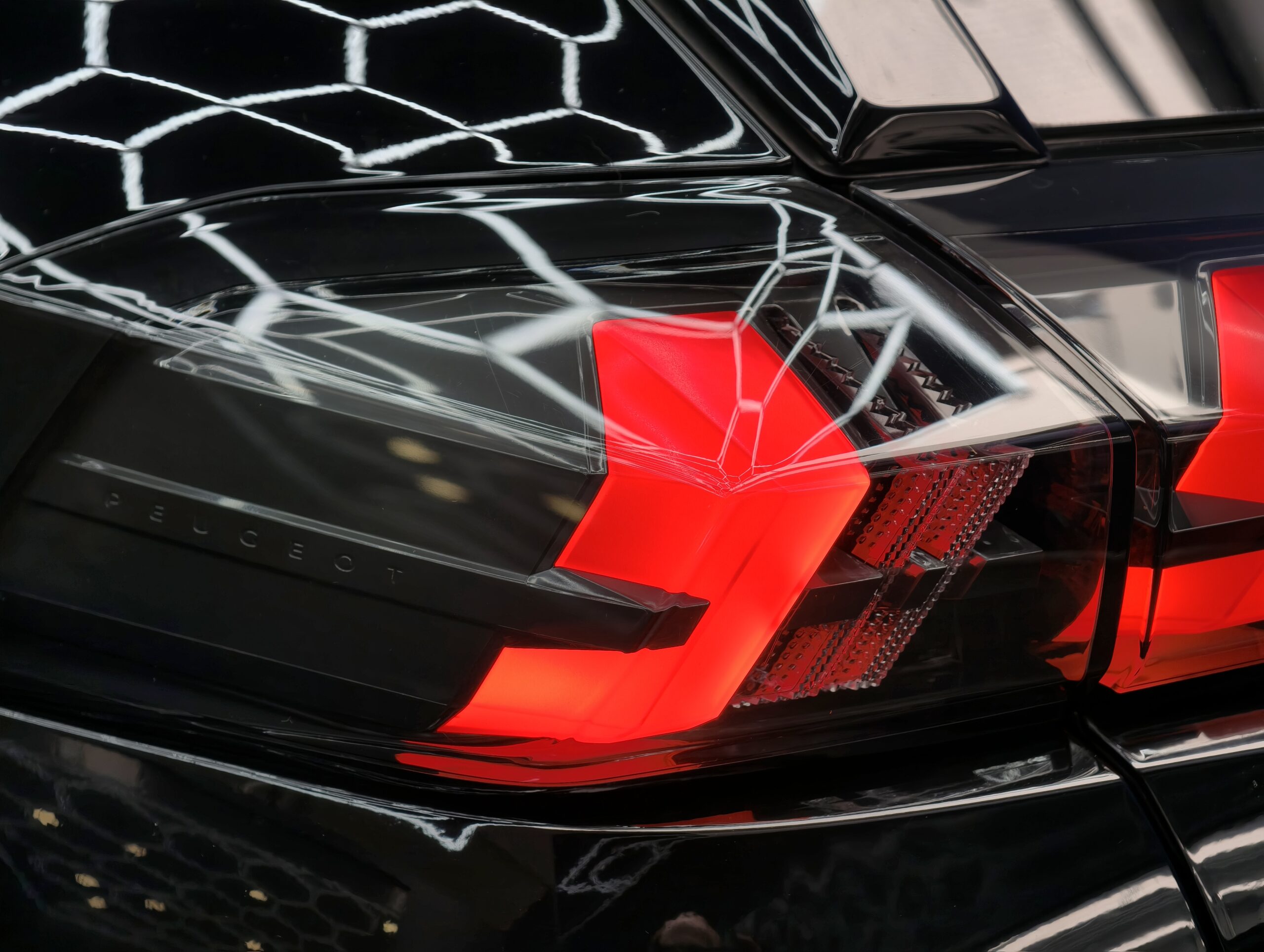 Peugeot 2008 1.5 BlueHDi Allure Pack EAT8 - Image 22