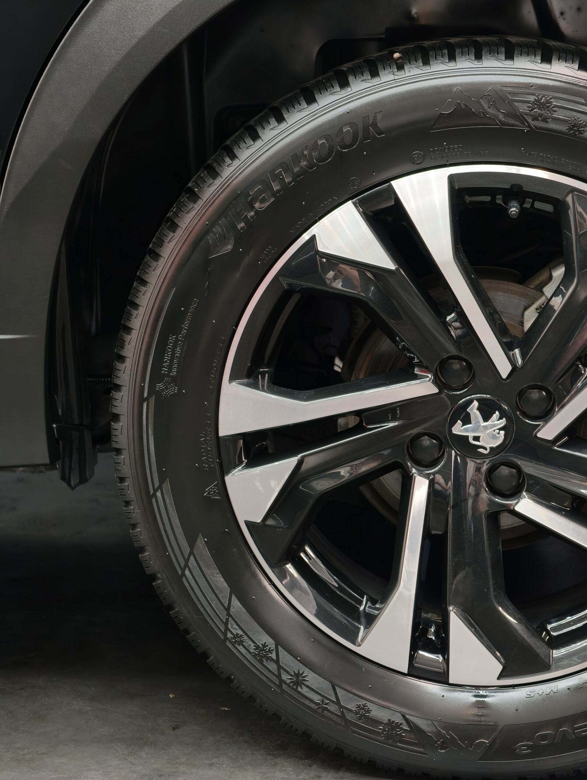 Peugeot 2008 1.5 BlueHDi Allure Pack EAT8 - Image 23