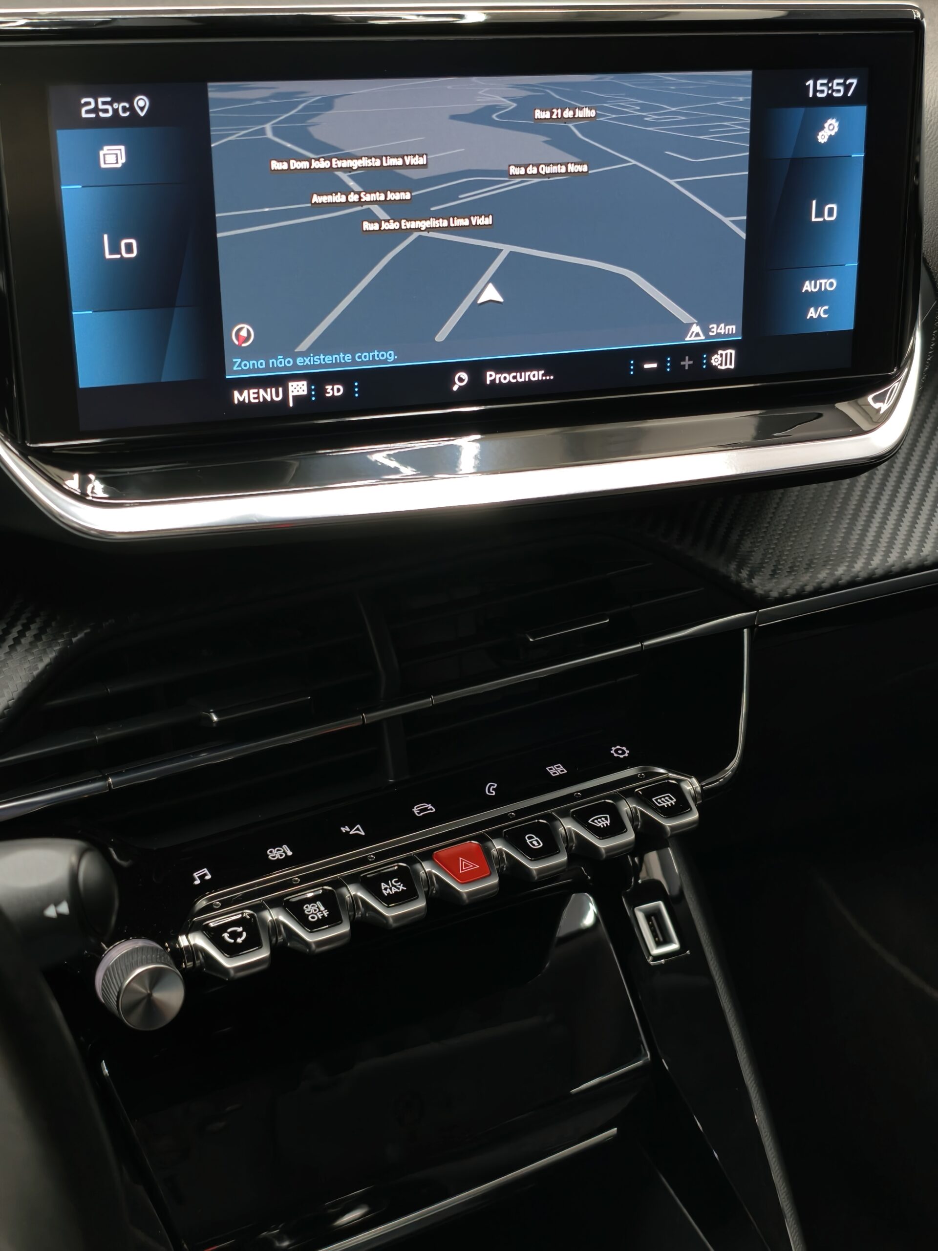 Peugeot 2008 1.5 BlueHDi Allure Pack EAT8 - Image 25