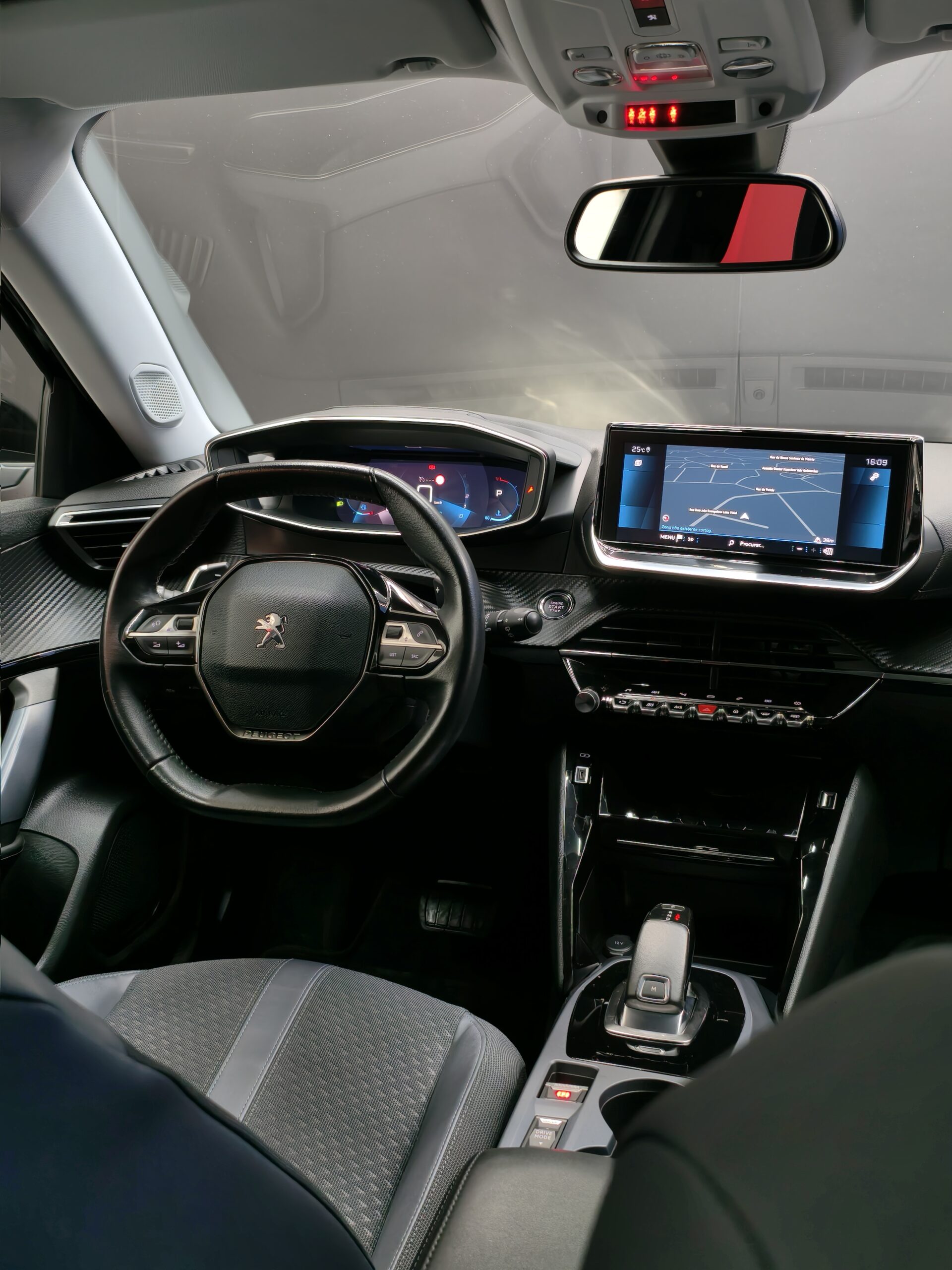 Peugeot 2008 1.5 BlueHDi Allure Pack EAT8 - Image 30