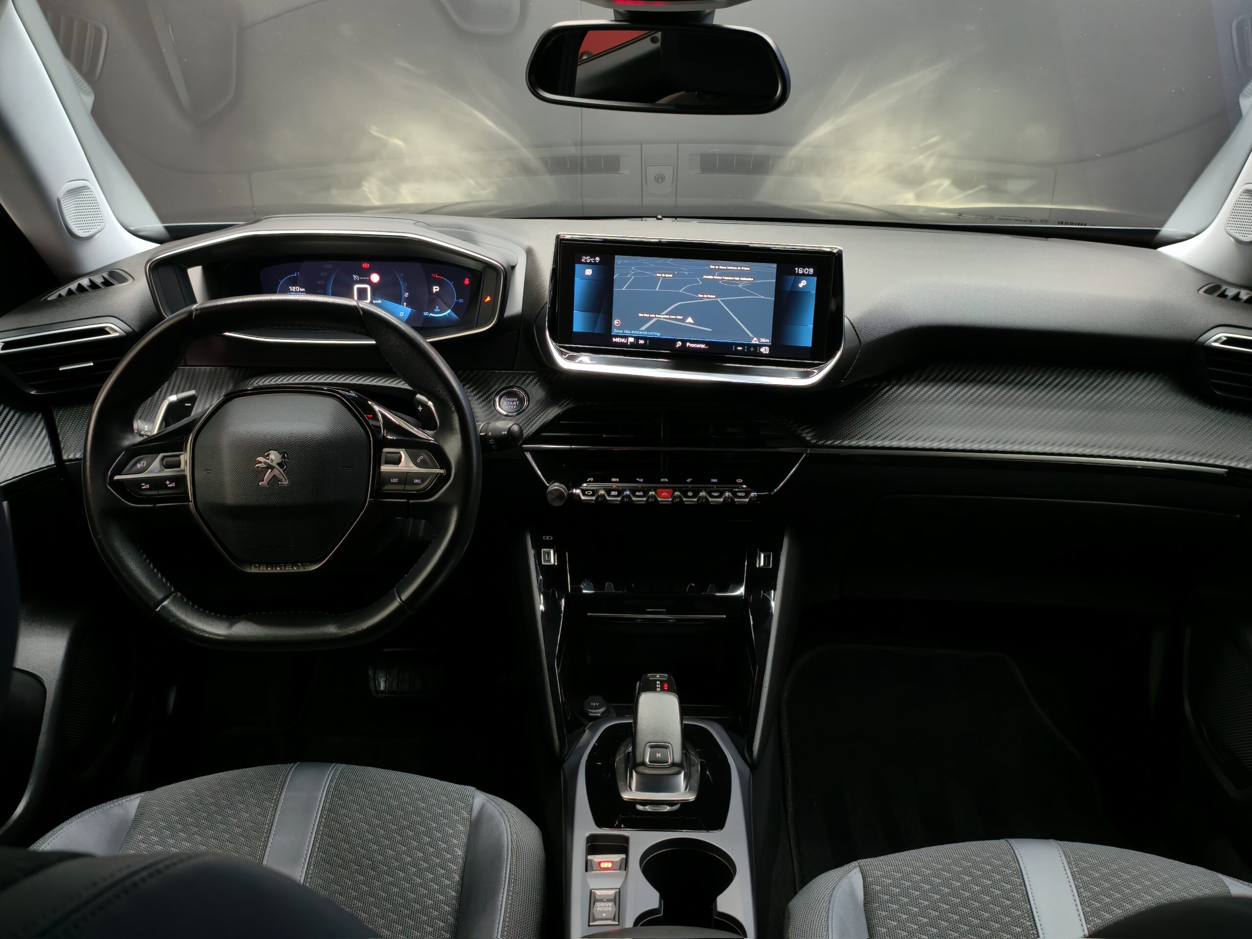 Peugeot 2008 1.5 BlueHDi Allure Pack EAT8 - Image 31