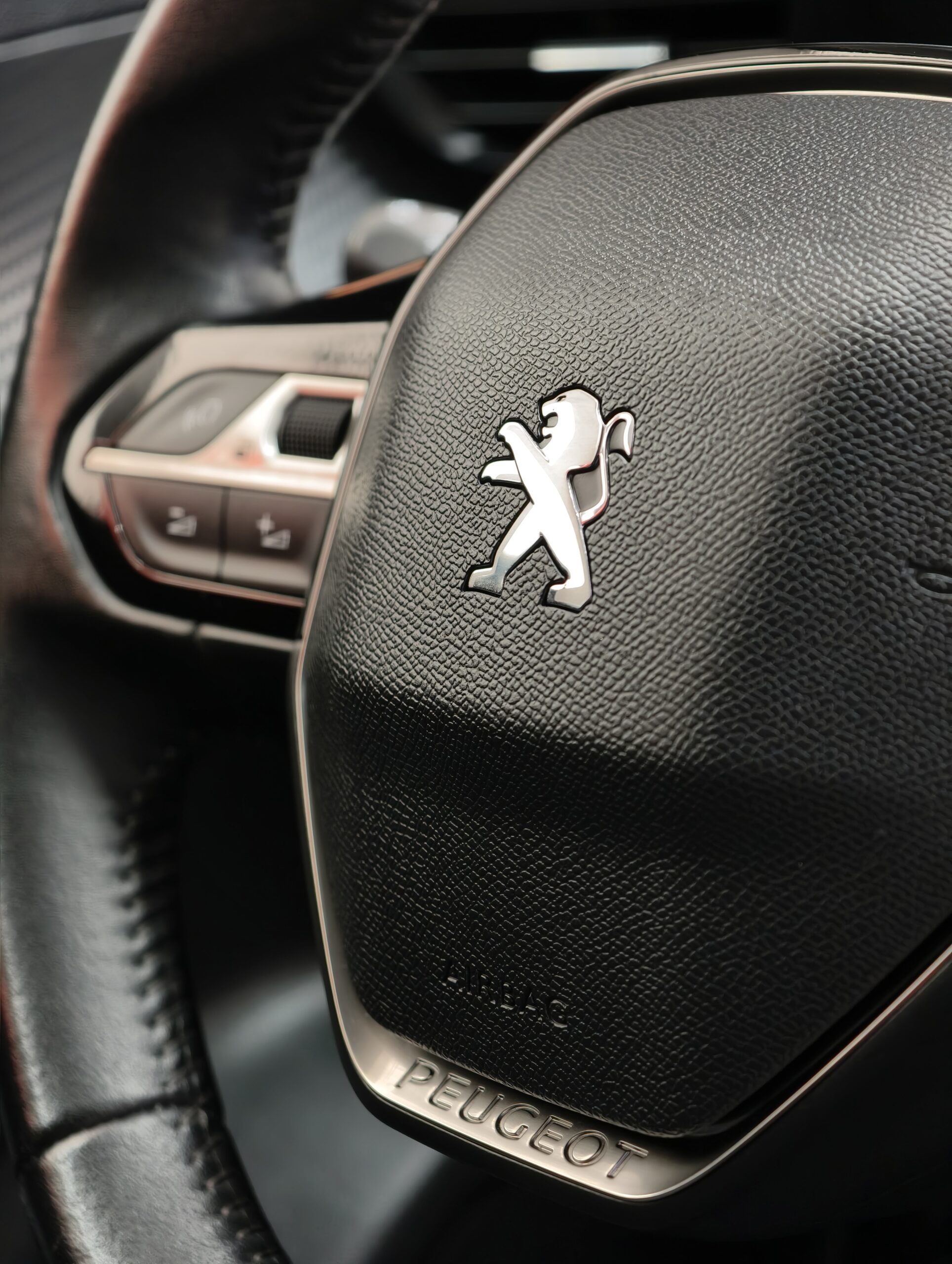 Peugeot 2008 1.5 BlueHDi Allure Pack EAT8 - Image 35