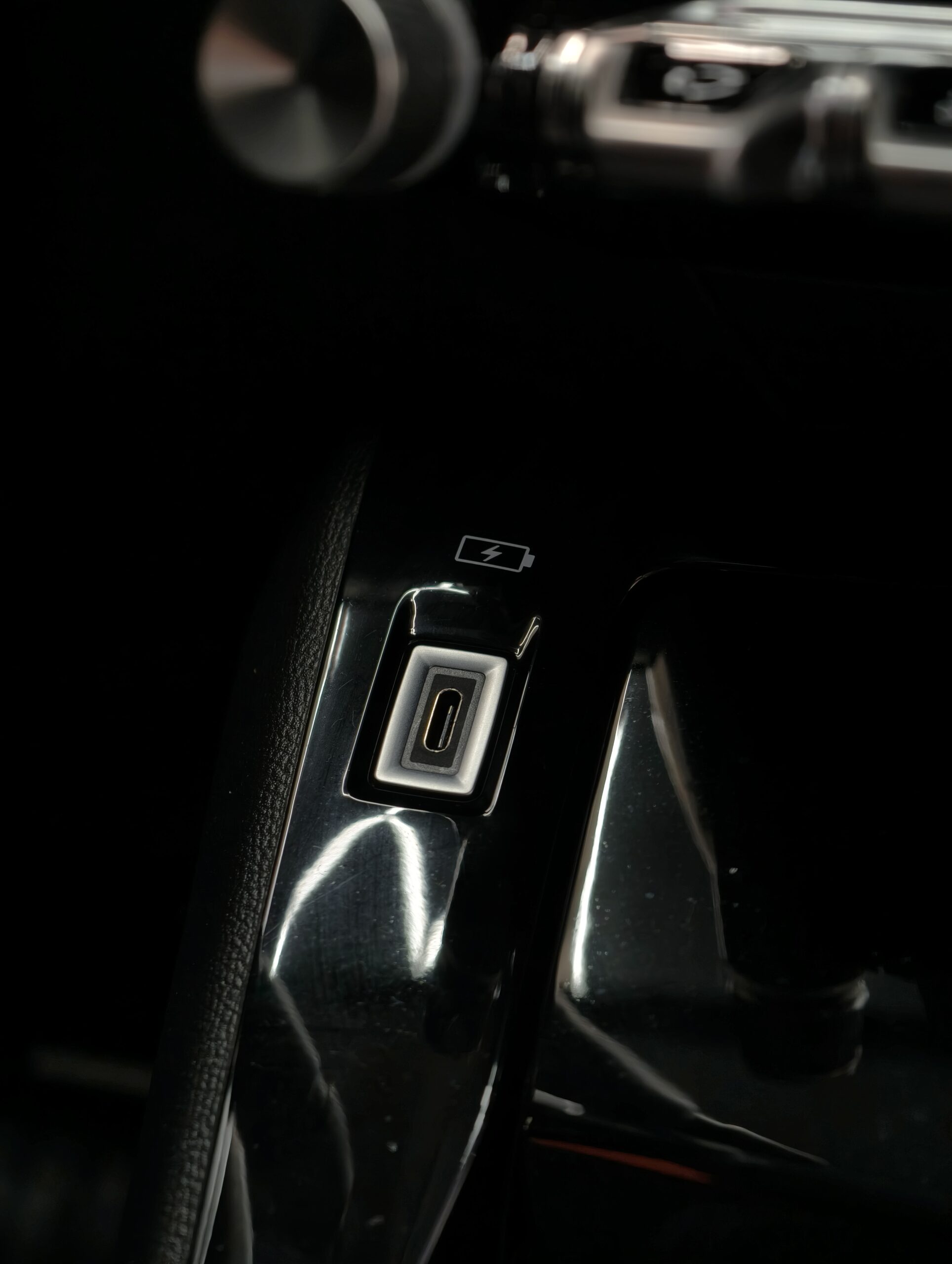 Peugeot 2008 1.5 BlueHDi Allure Pack EAT8 - Image 37