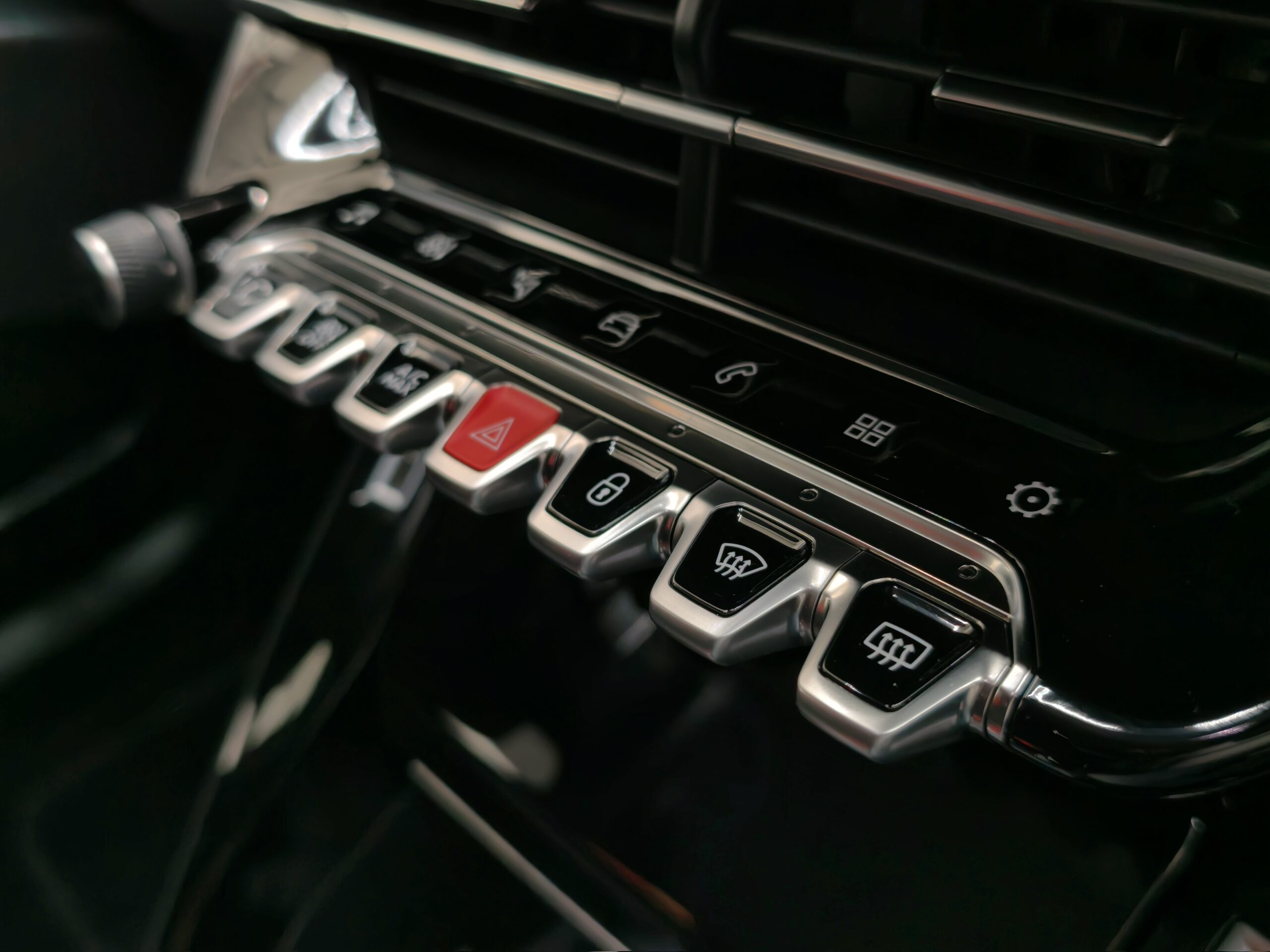 Peugeot 2008 1.5 BlueHDi Allure Pack EAT8 - Image 38