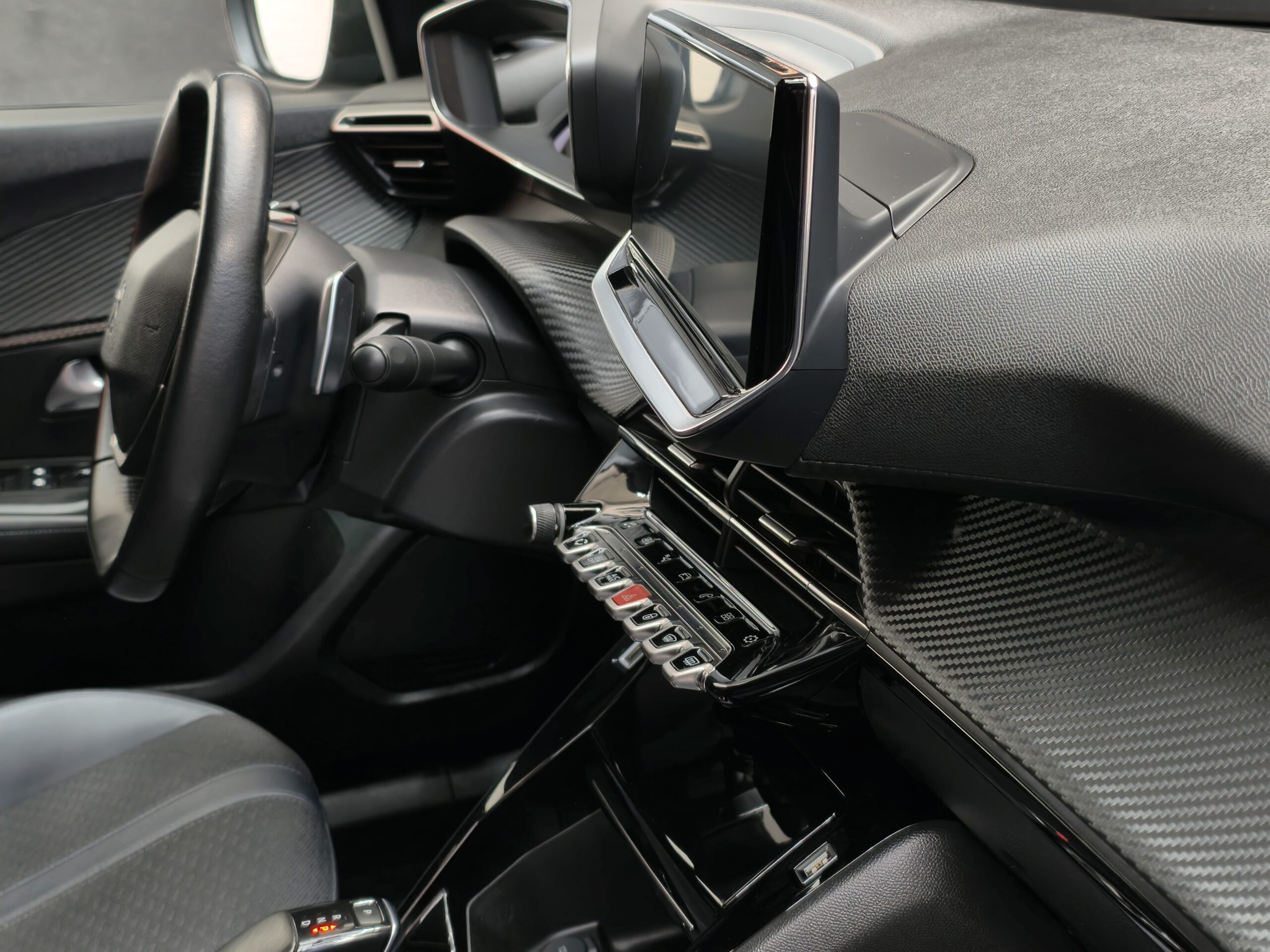 Peugeot 2008 1.5 BlueHDi Allure Pack EAT8 - Image 41