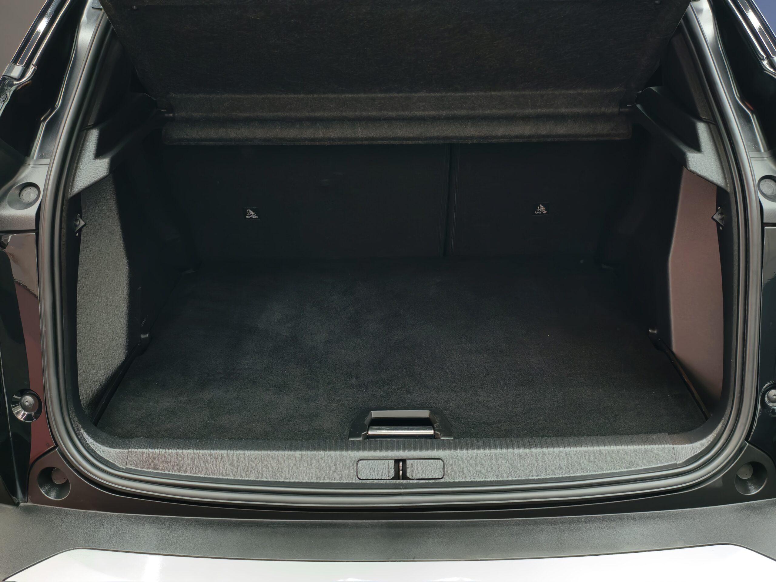 Peugeot 2008 1.5 BlueHDi Allure Pack EAT8 - Image 42