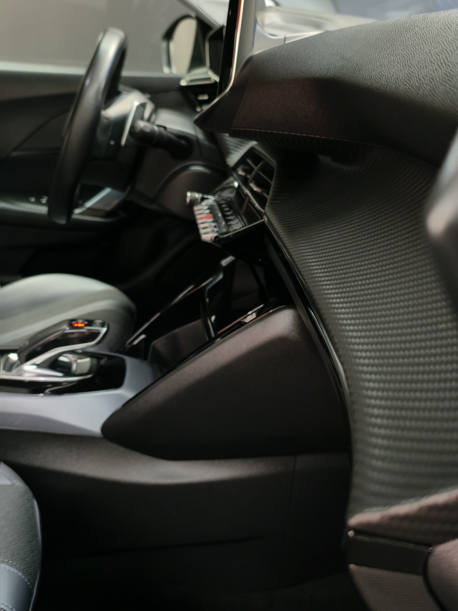 Peugeot 2008 1.5 BlueHDi Allure Pack EAT8 - Image 57