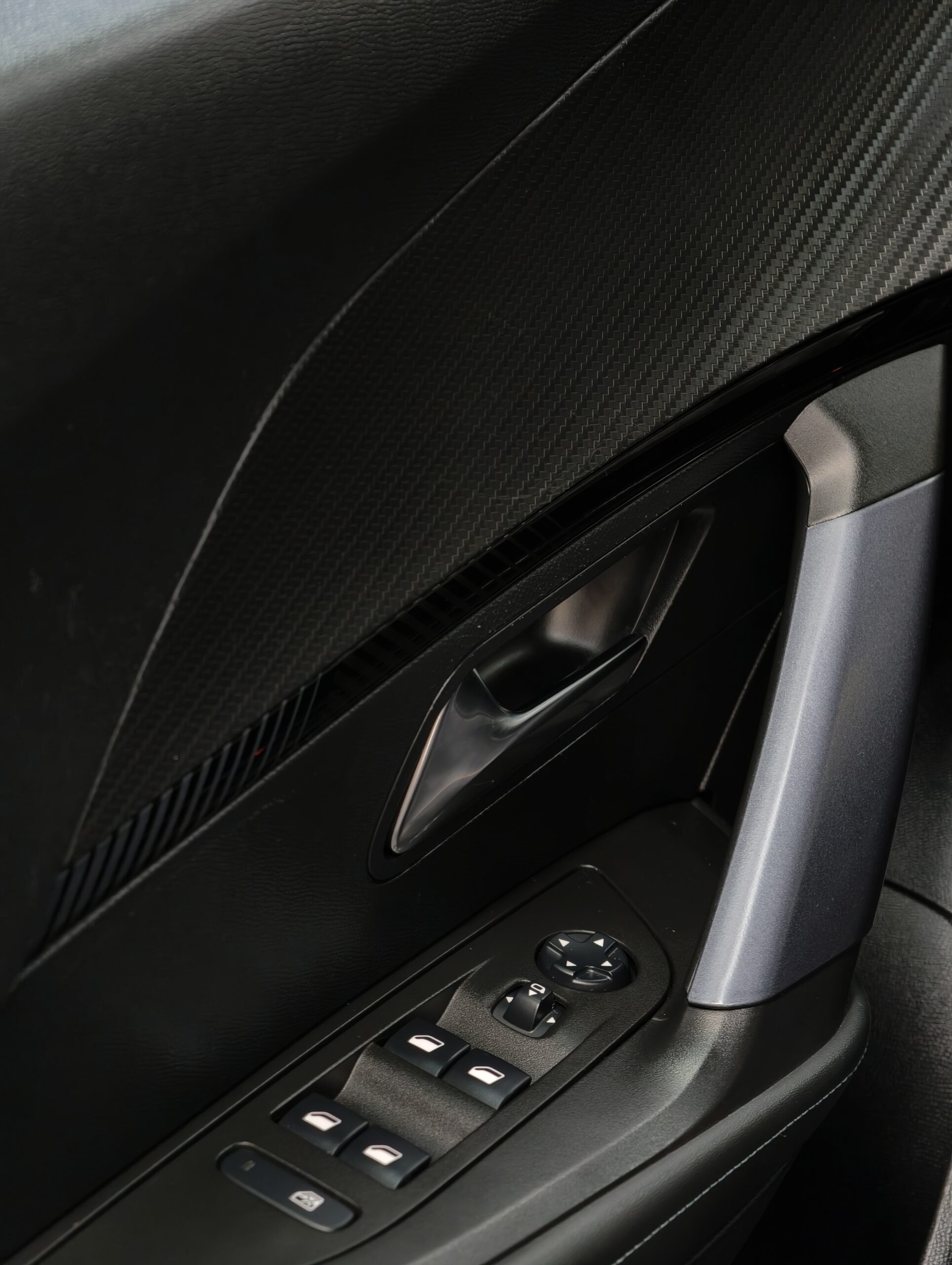 Peugeot 2008 1.5 BlueHDi Allure Pack EAT8 - Image 65