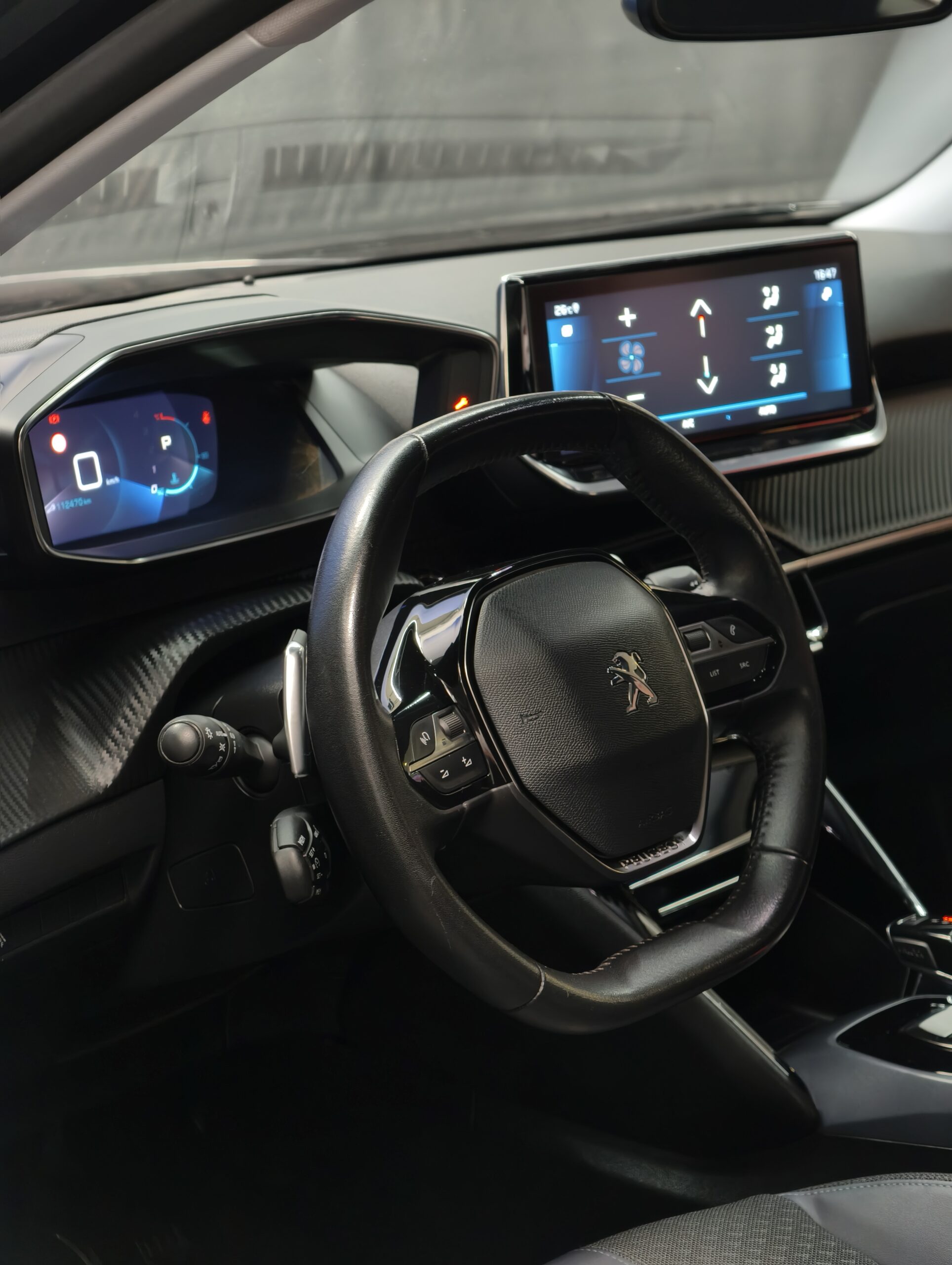 Peugeot 2008 1.5 BlueHDi Allure Pack EAT8 - Image 66