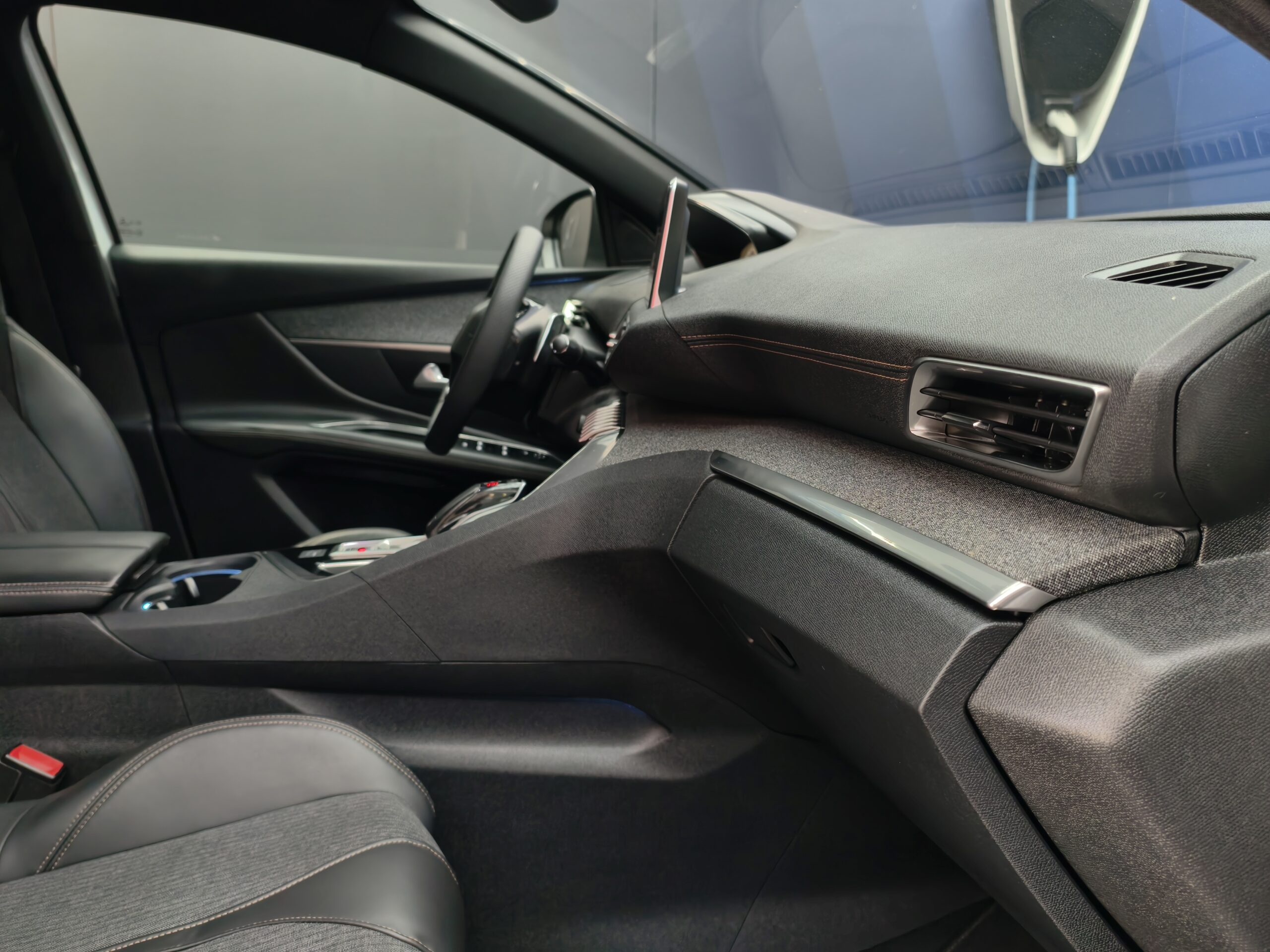 Peugeot 3008 BlueHDi 130 Stop & Start EAT8 GT - Image 2