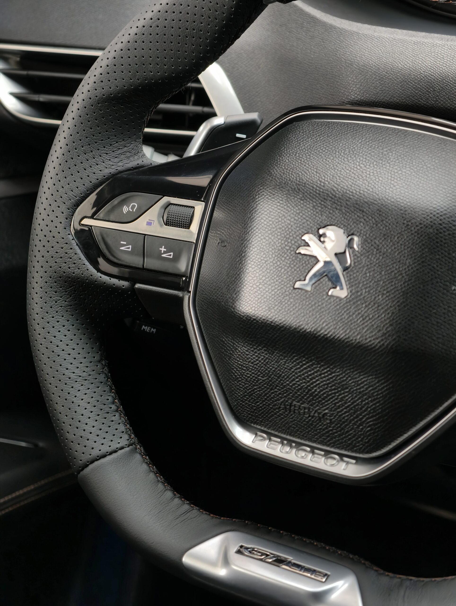 Peugeot 3008 BlueHDi 130 Stop & Start EAT8 GT - Image 12