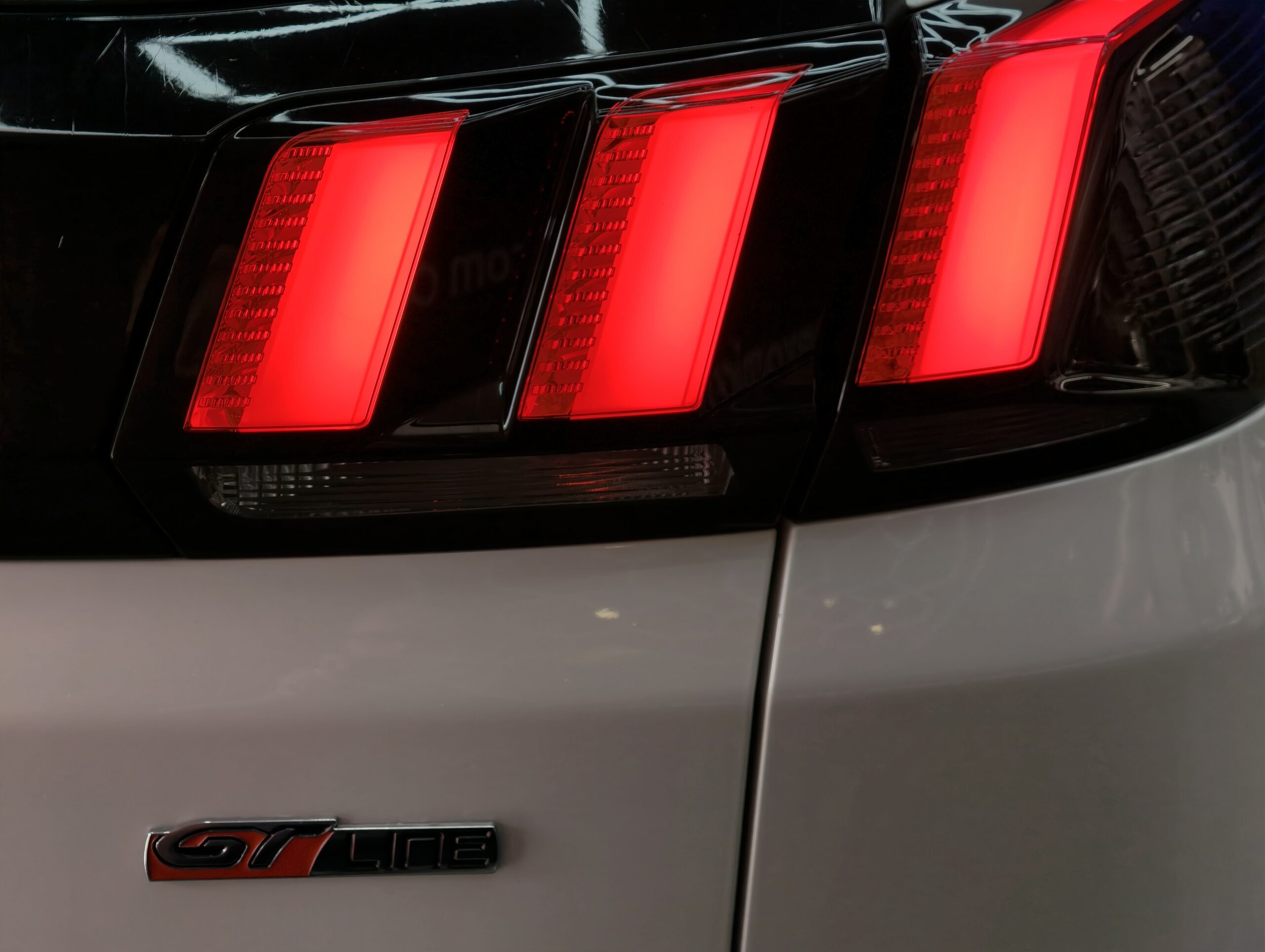 Peugeot 3008 BlueHDi 130 Stop & Start EAT8 GT - Image 16